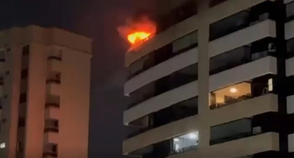 Apartamento é destruído por incêndio na Ponta do Farol, em São Luís