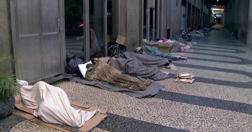 População em situação de rua no Brasil ultrapassa 358 mil pessoas