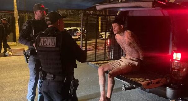 Dupla é presa em São Luís após apontar arma para viatura