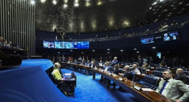 Senado aprova PL da Dosimetria, que reduz pena de prisão de Bolsonaro