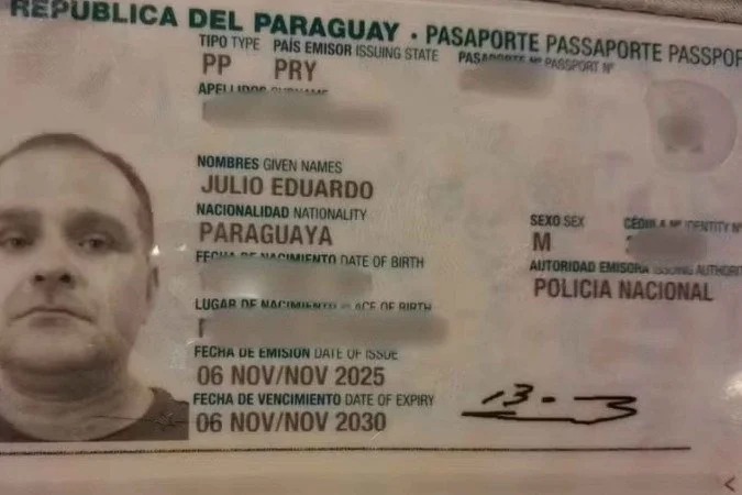 Foto divulgada pela polícia paraguaia sobre o documento falso usado por Silvinei Vasques - (Foto: Reprodução)
