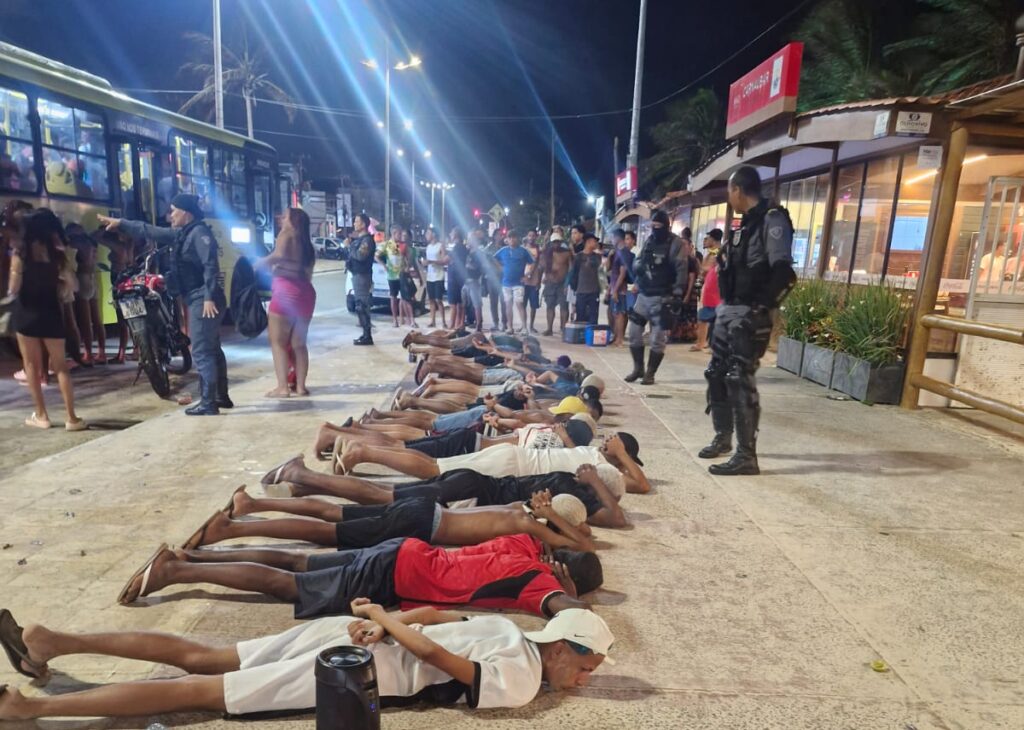 Suspeitos de arrastão e roubo de celulares são presos na Avenida Litorânea, em São Luís