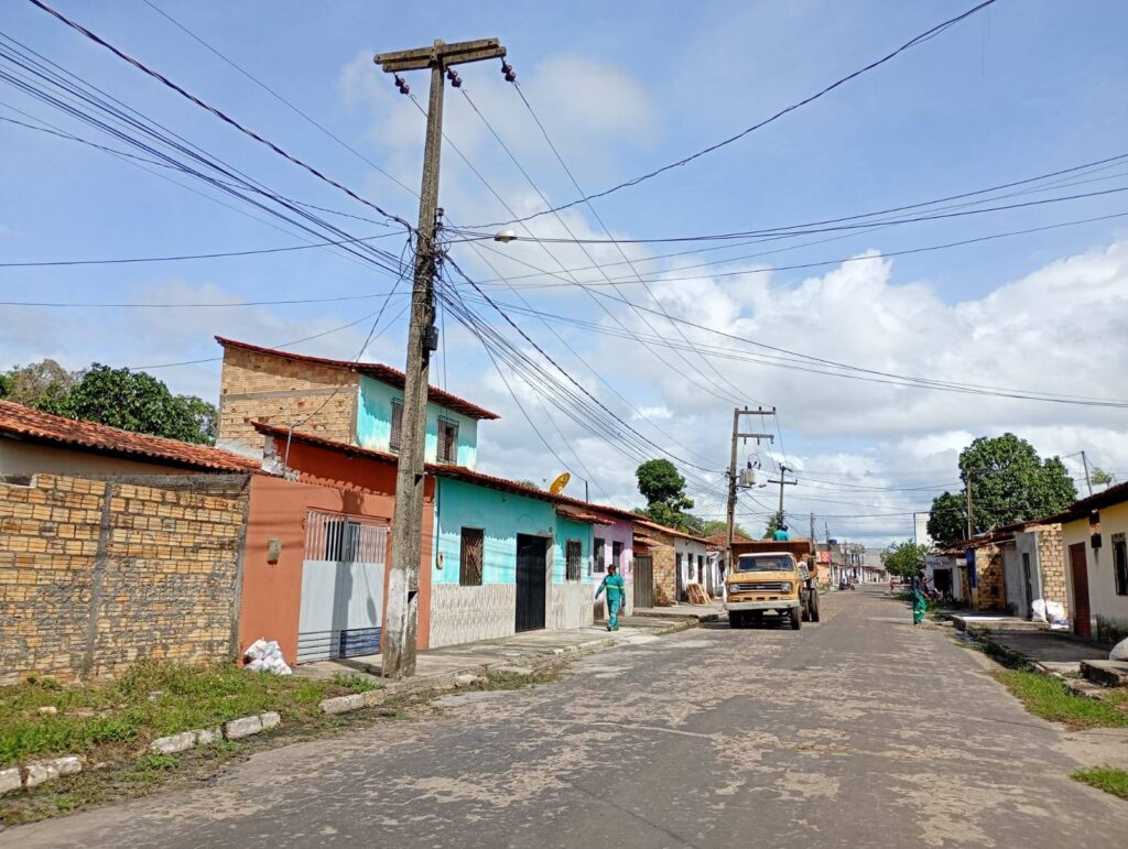 Turilândia tenta manter rotina, mergulhada na anormalidade