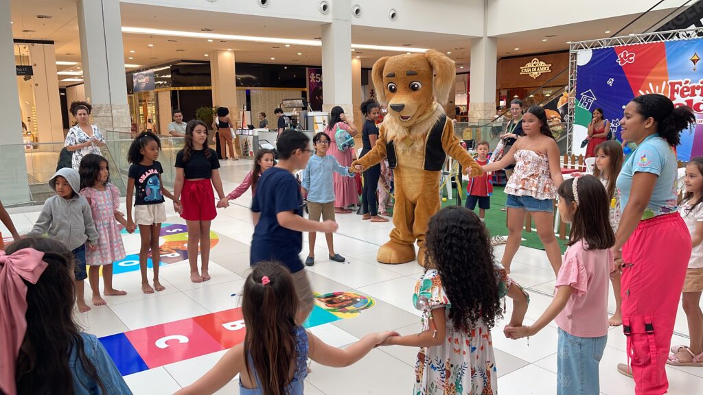 O carismático mascote do shopping, Godinho, um simpático cachorrinho da raça Golden Retriever, estará presente para recepcionar o público infantil neste final de semana. - (Divulgação)