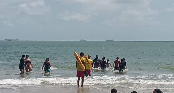 Como curtir férias na praia com segurança