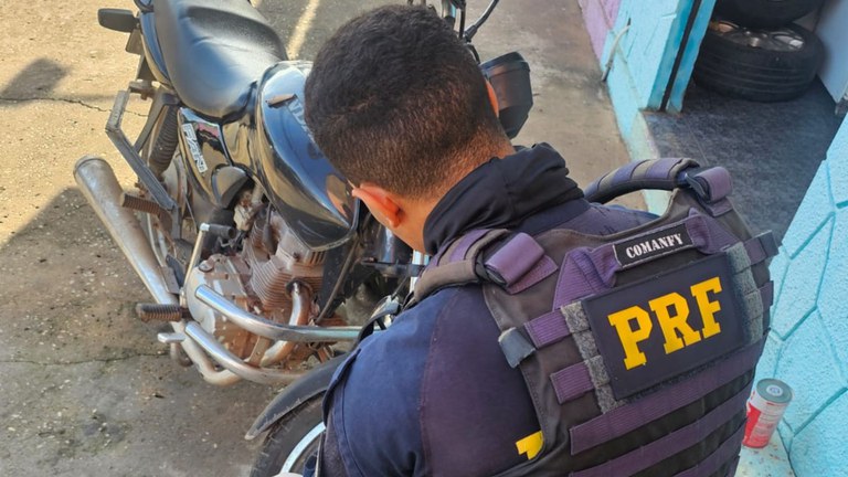 Motocicleta furtada há 17 anos é recuperada durante fiscalização em Carolina