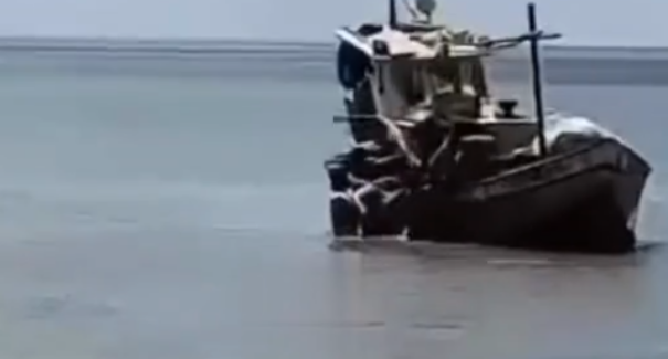 Vídeo: pescadores resgatam mulher após queda no cais de São José de Ribamar