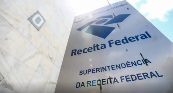 Receita nega aumento de imposto para professores com novo piso