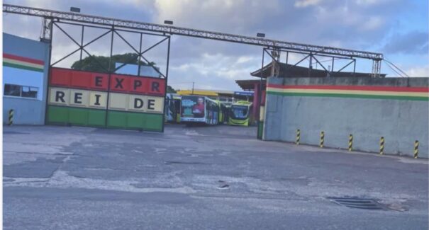 Greve de ônibus em São Luís:por atrasos salariais paralisa novamente frota da empresa 1001