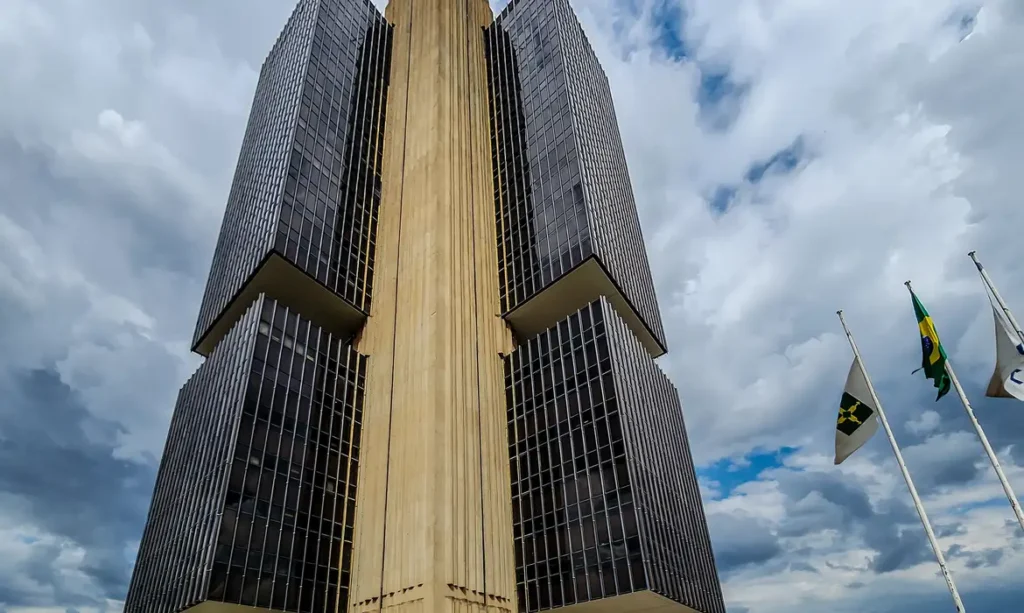 Banco Central mantém juros básicos em 15% ao ano pela quinta vez seguida