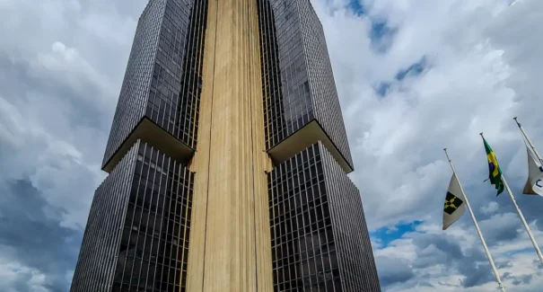 Banco Central mantém juros básicos em 15% ao ano pela quinta vez seguida