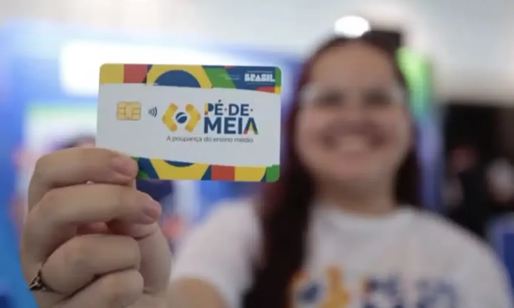 Beneficiários do Pé-de-Meia podem fazer aplicação no Tesouro Direto