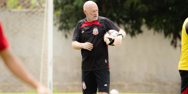 Sílvio Criciúma só ganhou um jogo e foi despedido. (Foto:Gabriel Dias/SID)