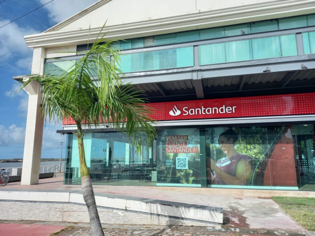 Santander abre vagas no Maranhão para especialistas em seguros e consórcio com salário a partir de R$ 7,3 mil (Foto: Divulgação)