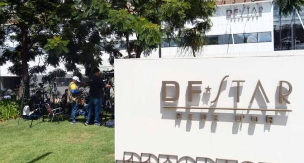 Após liberação de Moraes, Bolsonaro chega ao DF Star para novos exames médicos