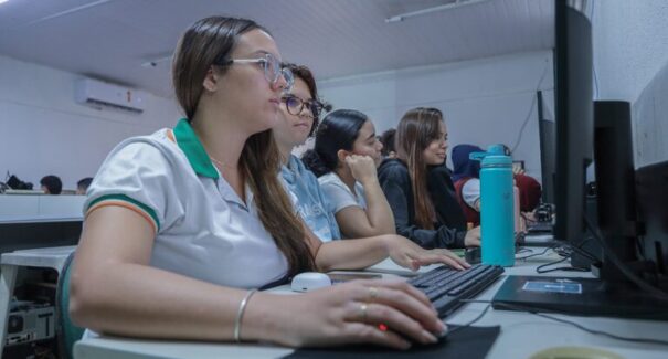 Programa Escolas Conectadas alcança 71,8% das escolas públicas no Maranhão