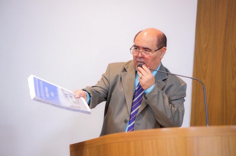 Vereador Astro de Ogum (PCdoB), afirmou ter sido surpreendido com a realização das audiências sem uma comunicação formal  (Foto: Leonardo Mendonça)