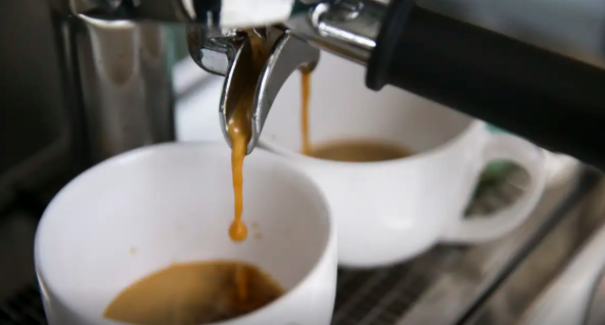 Preços altos derrubam consumo de café no Brasil em 2025