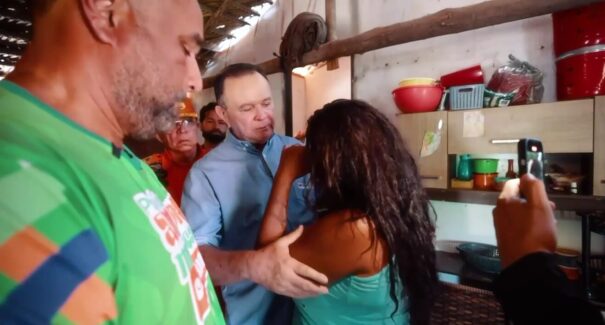 Governador visita família de crianças desaparecidas em Bacabal e reforça empenho do Estado nas buscas