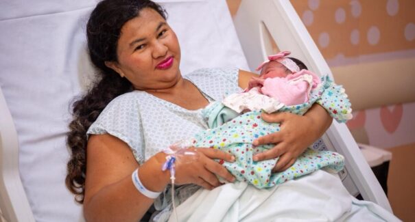 Maria Júlia é a primeira bebê a nascer em 2026 na rede estadual de saúde