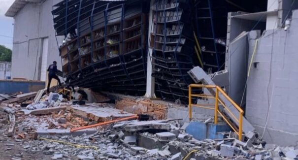 Desmoronamento em armazém deixa trabalhador ferido na BR-135, em São Luís