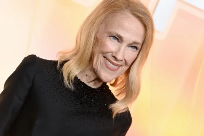 A atriz americana Catherine O'Hara: marca da história em Hollywood (Foto: Axelle/Bauer-Griffin/FilmMagic/Divulgação)