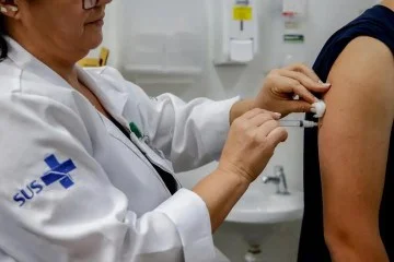 A vacina utilizada é o imunizante desenvolvido pelo Instituto Butantan - (crédito: Paulo Pinto/Agência Brasil)
