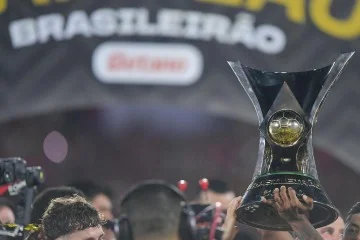 Troféu da Série A do Campeonato Brasileiro é o sonho dos 20 clubes envolvidos na disputa. Atual campeão, Flamengo almeja a 10ª taça. Palmeiras é o recordista com 12 troféus - (crédito: Thiago Ribeiro/Staff images/CBF)
