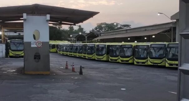 Garagens lotadas: rodoviários entram em greve geral por reajuste salarial