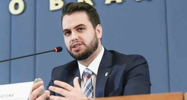 PF prende Filipe Martins, ex-assessor especial de Jair Bolsonaro