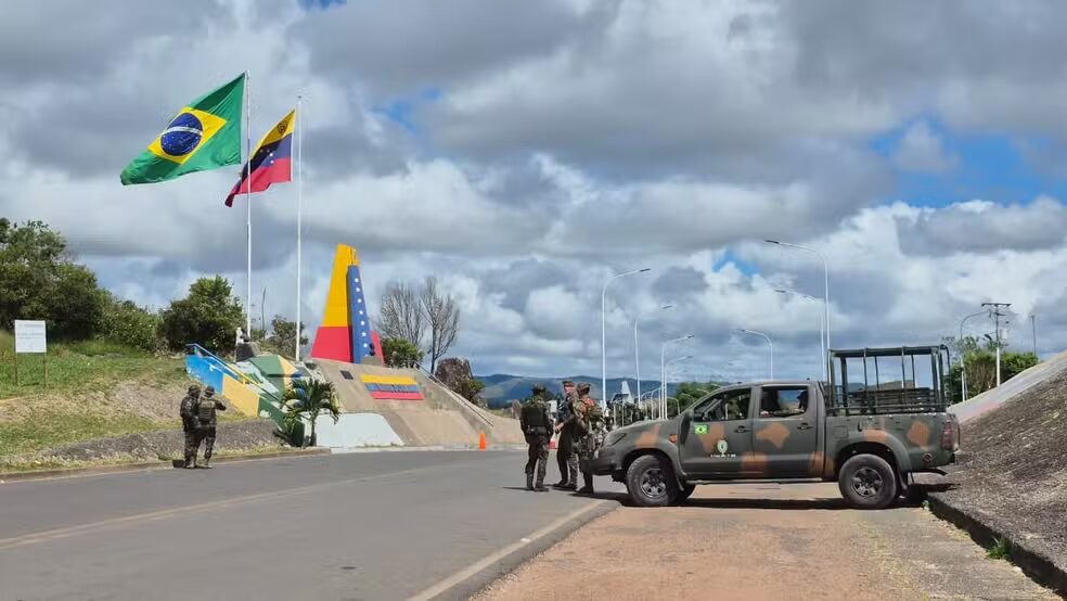 Exército reforça fiscalização na fronteira com a Venezuela após captura de Maduro