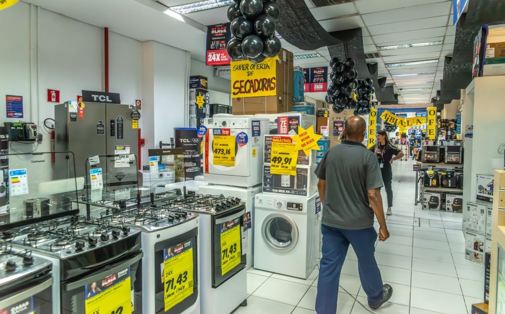 Promoções da Black Friday impulsionaram o comércio em novembro, mas tendência é de ritmo menor
(Foto: Agência Enquadrar/Folhapress)