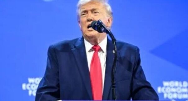 Trump recua em guerra comercial e suspende tarifas contra a Europa