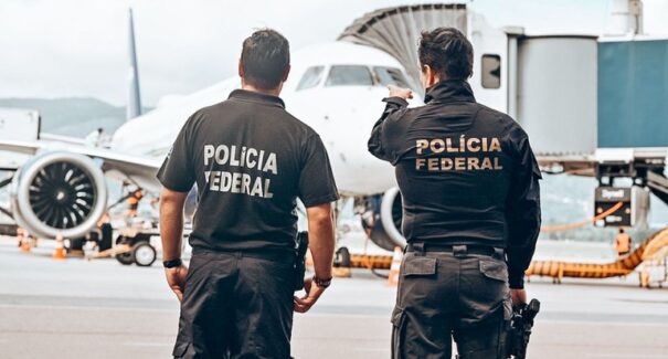 PF deporta irlandês acusado de matar criança de três anos; criminoso foi detido em São Luís