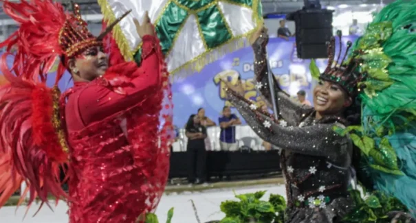 Império Serrano faz mangue virar ouro e é campeã do Carnaval 2026