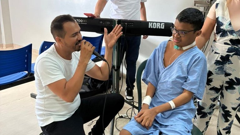 Em meio a consultas, exames e procedimentos, a música é refúgio para Renato (Foto: Divulgação)