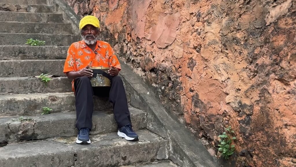 O filme mergulha na vida e obra de Carlos César Nascimento, o Mestre Peixinho, cuja história se confunde com a própria identidade cultural do bairro da Madre Deus e do Maranhão (Foto: Divulgação)