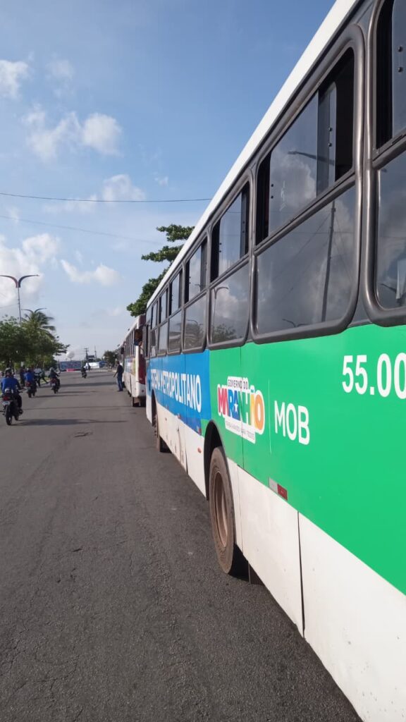 Vídeo: rodoviários do sistema semiurbano ignoram acordo e param no Terminal da Praia Grande
