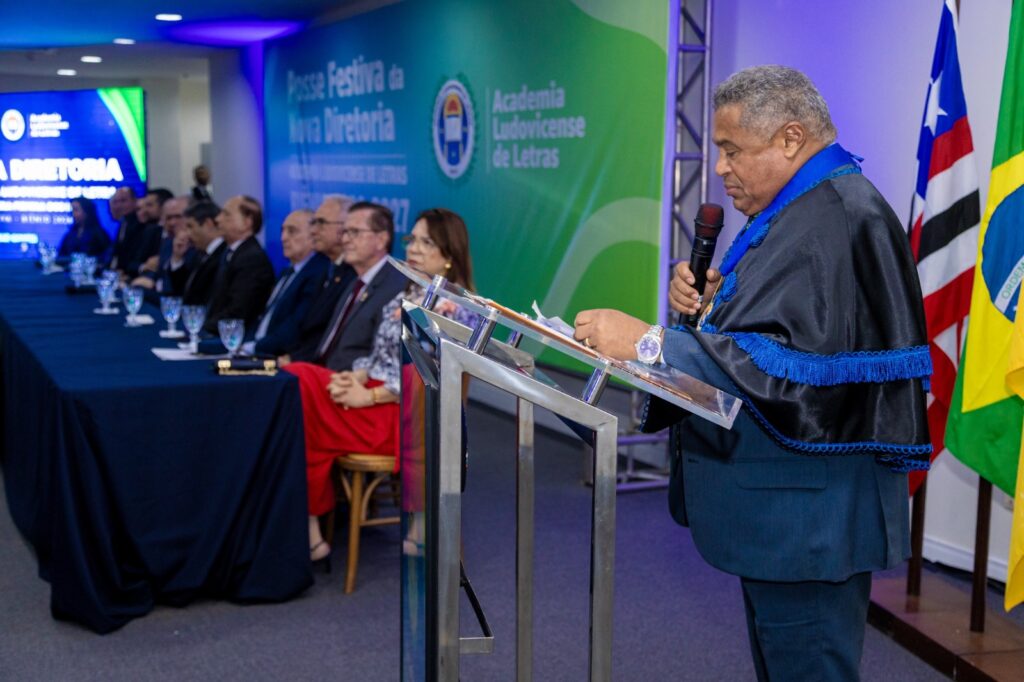 Osmar Gomes toma posse como presidente da Academia Ludovicense de Letras