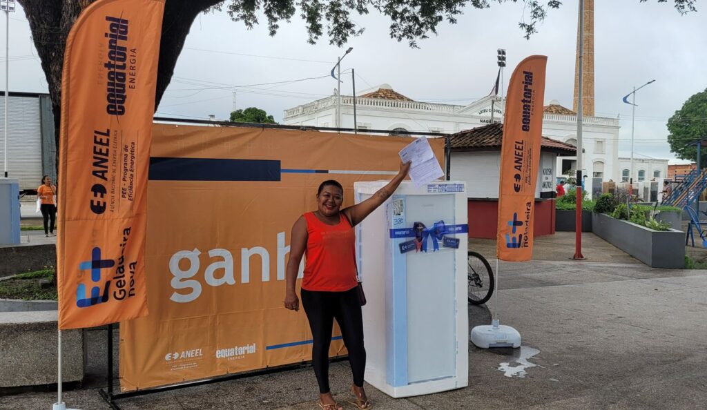 Moradores participam de cadastro do projeto E+ Geladeira Nova, que vai sortear 140 equipamentos em três municípios do Maranhão. (Divulgação)