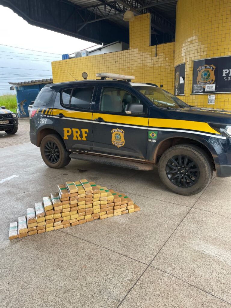 PRF apreende 102 kg de maconha após perseguição na BR-010, em Imperatriz (MA) (Foto: PRF)