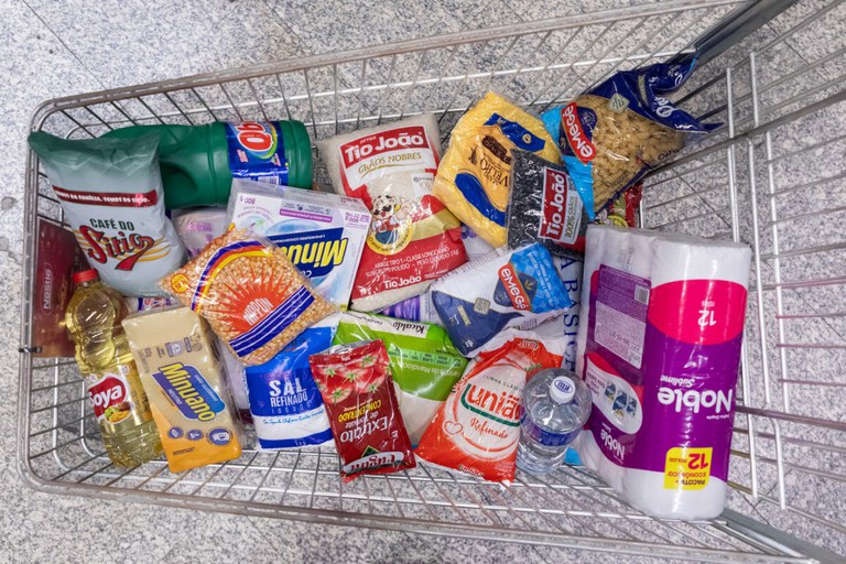 Queda no preço de 8 produtos reduz custo da cesta básica em São Luís