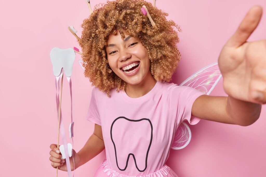 Com roupas do dia a dia, peças de brechó e acessórios, é possível arrasar no Carnaval com estilo e consciência (Imagem: Estúdio Wayhome | Shutterstock)
