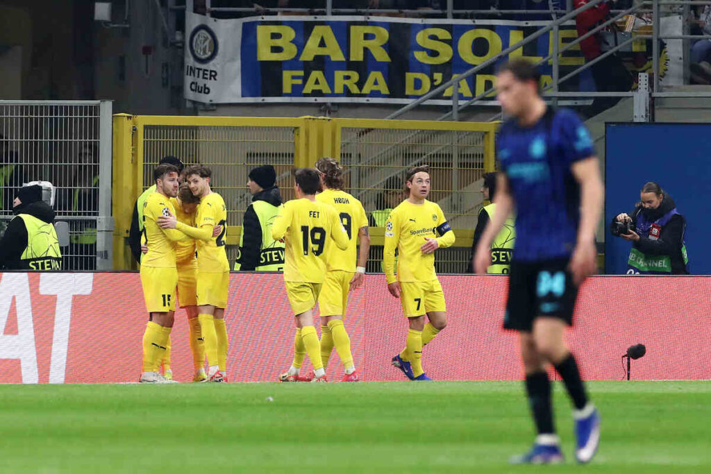 Jogadores do Bodo/Glimt comemoram gol contra a Inter de Milão em pleno San Siro (Foto: Marco Luzzani/Getty Images)