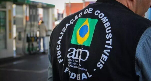 ANP fiscaliza postos e distribuidora na Grande Ilha; sete estabelecimentos são autuados
