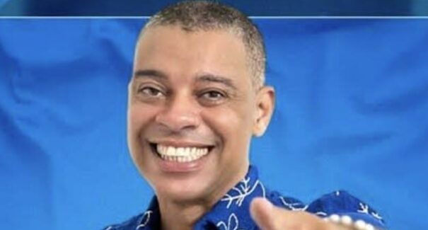 Favela do Samba recebe intérprete Emerson Dias neste domingo
