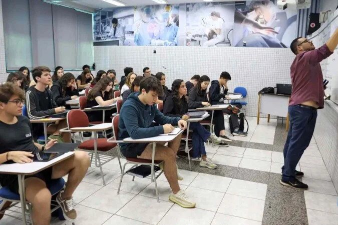 Diferentemente do Prouni, o programa não oferece bolsas de estudos, e sim um 