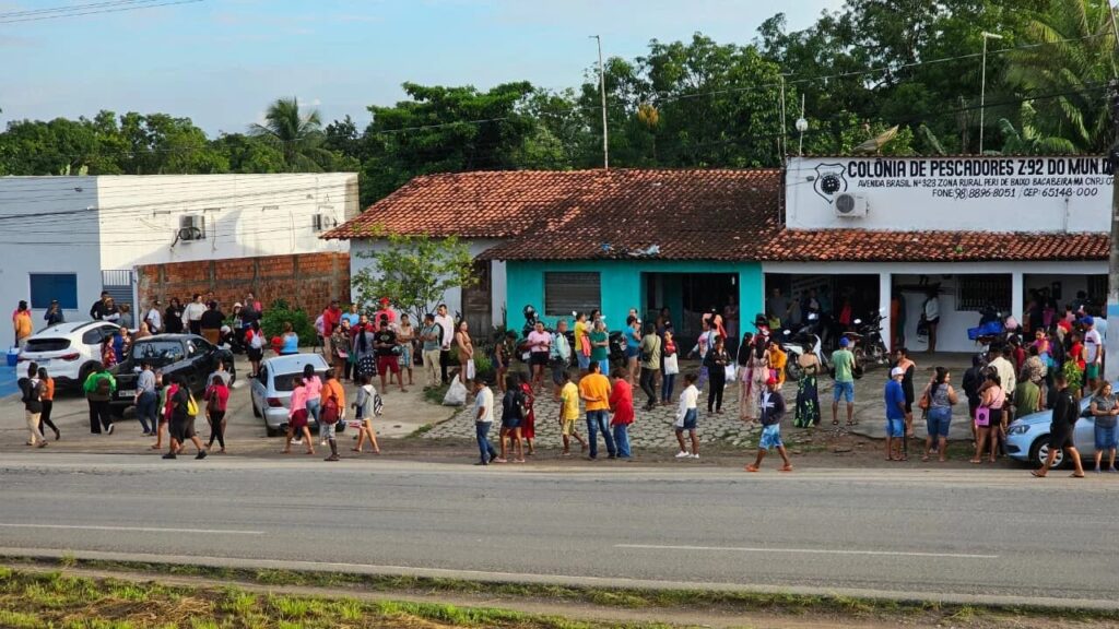 Pescadores artesanais interditam trechos das BRs 135 e 316