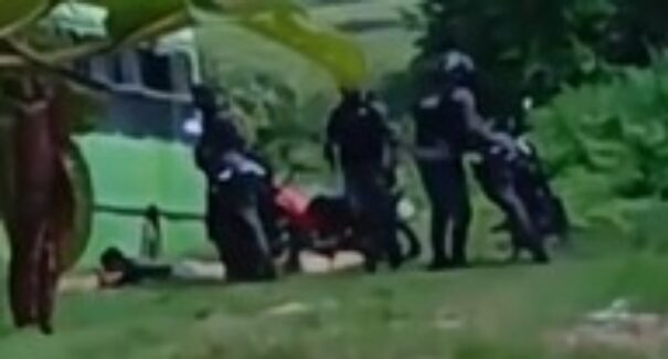 Criminoso foge algemado em moto após comparsa morrer em tiroteio com a PM em Santa Inês