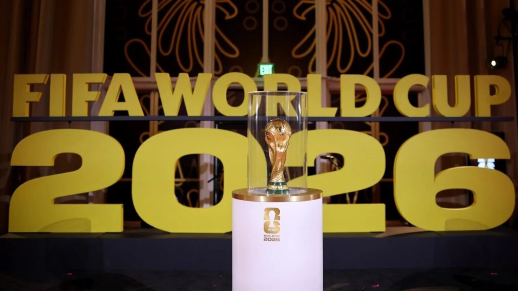 Taça da Copa do Mundo 2026 (Foto: Divulgação/X/@fifaworldcup_es)